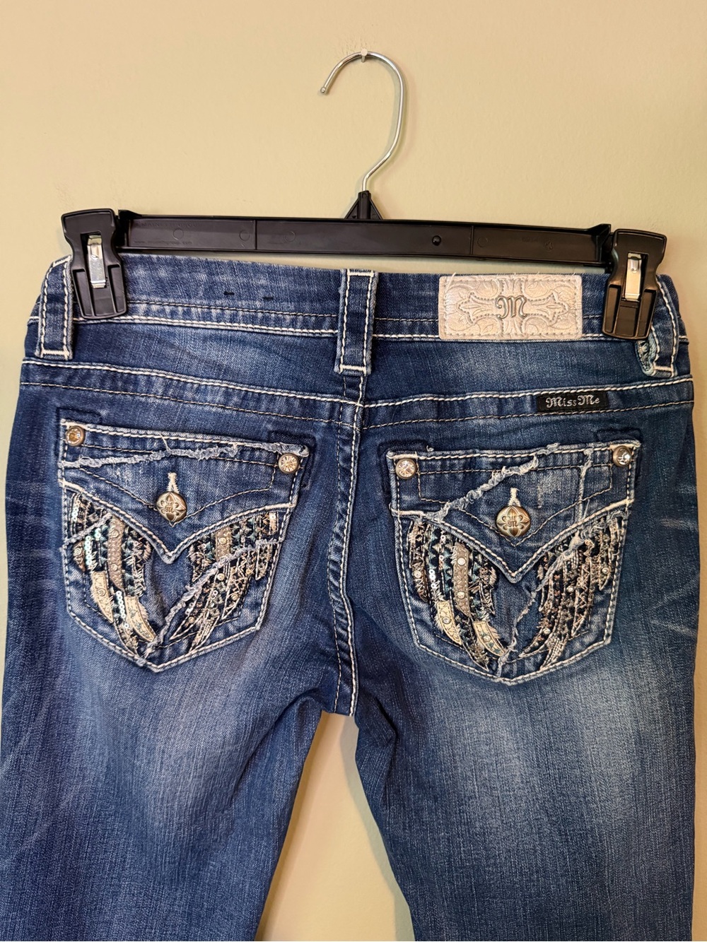 Gorgeous Y2K Miss Me Mid-Rise Easy Straight Jeans Embellished Pockets 31” Inseam
